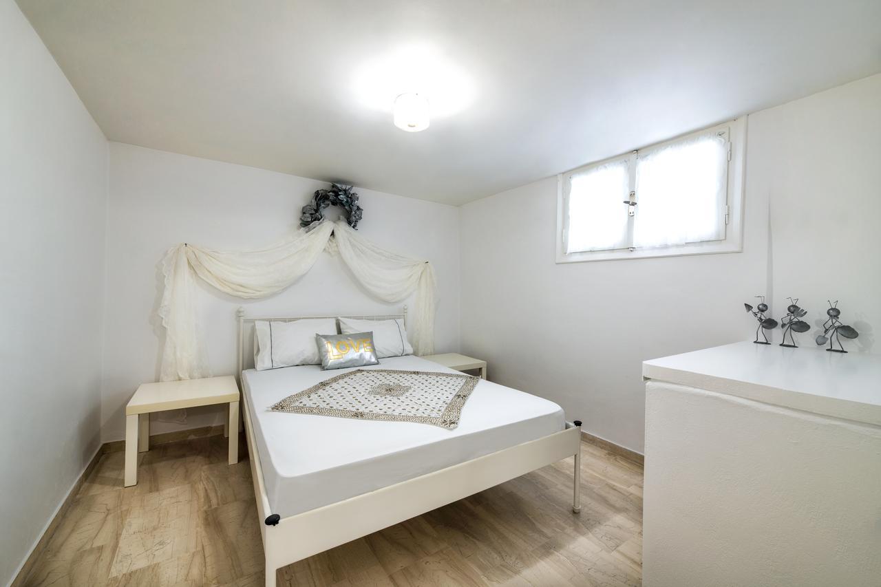 Sol Mare Salis Apartment Kamari  Exterior photo